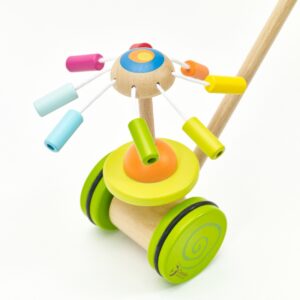 stumdomas zaislas su pagaliu